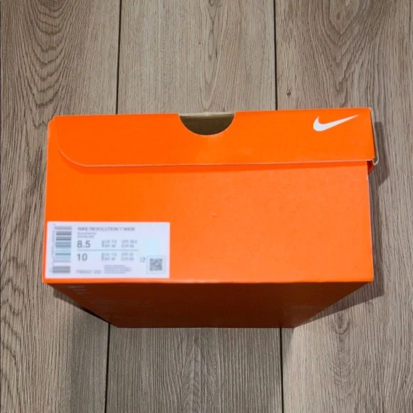 NWT - Nike Revolution 8.5 Wide Black and White Running Shoes - Picture 12 of 12